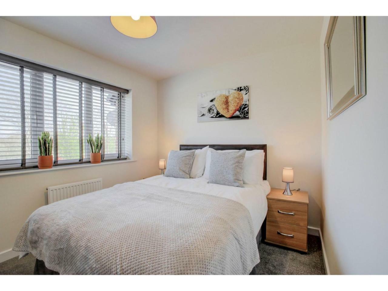 Newly Built, Splendid House For 5 In Manchester! Экстерьер фото