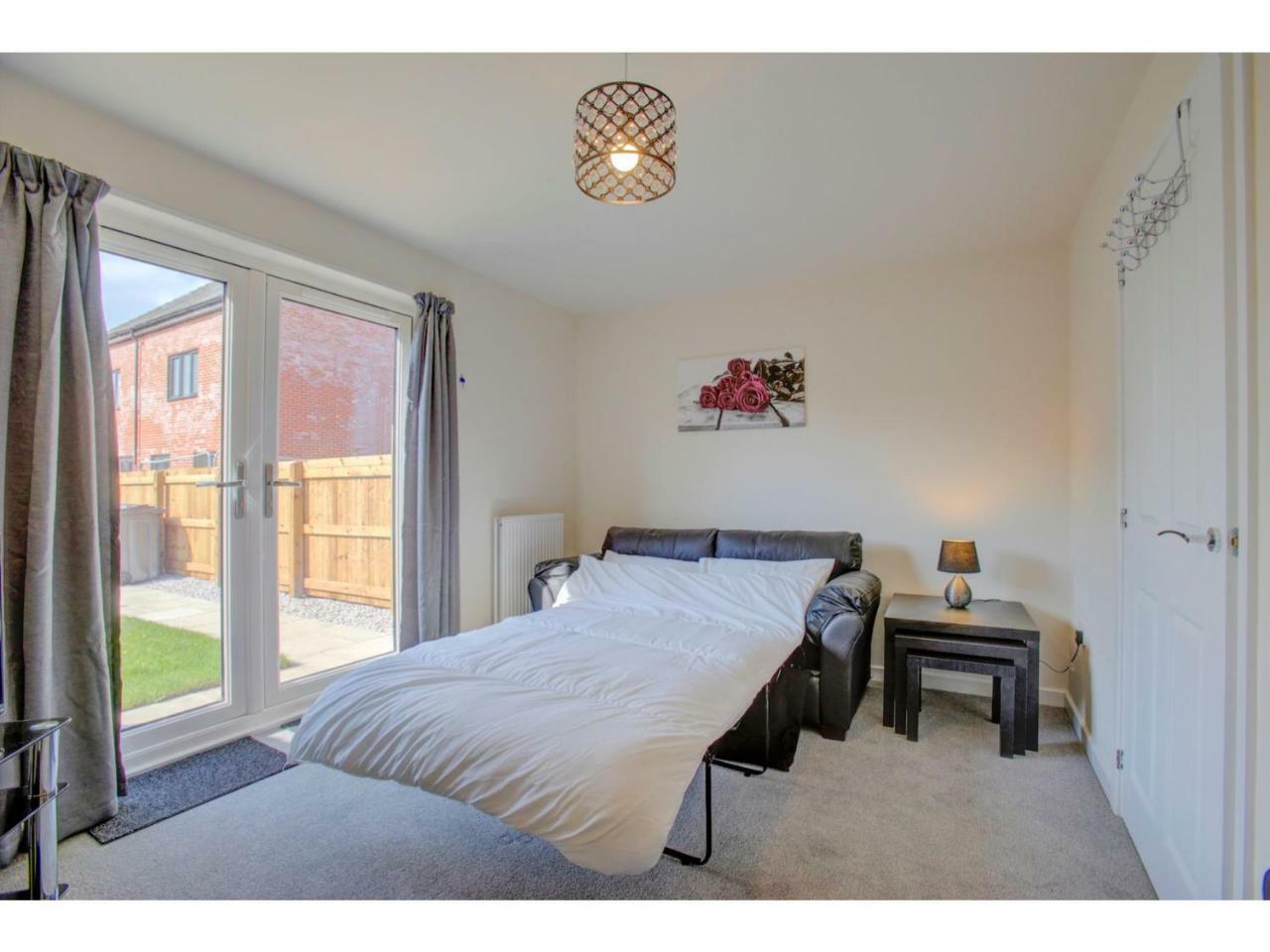 Newly Built, Splendid House For 5 In Manchester! Экстерьер фото