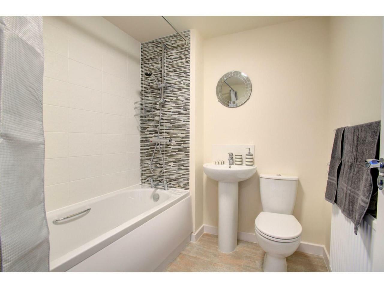 Newly Built, Splendid House For 5 In Manchester! Экстерьер фото