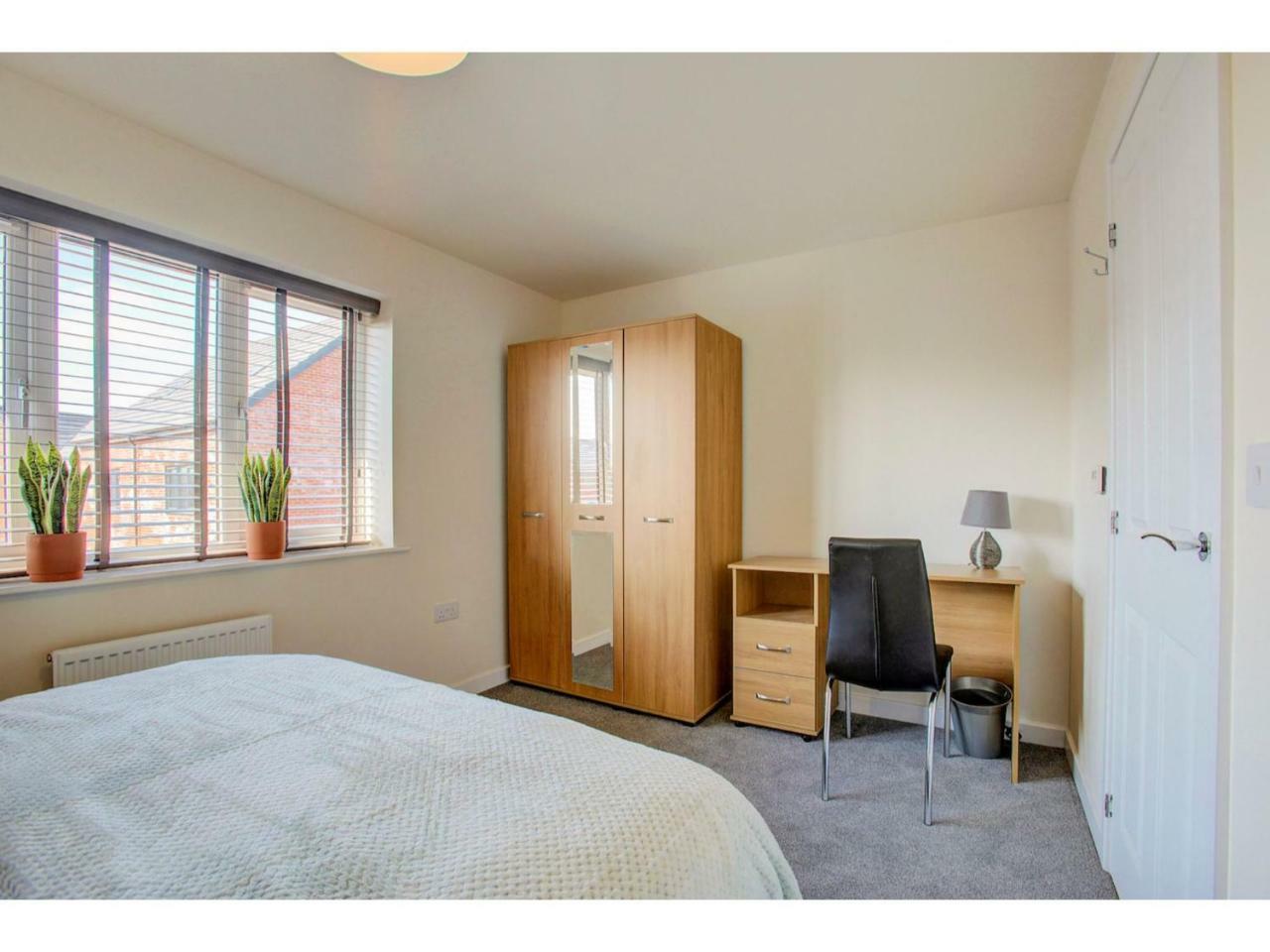 Newly Built, Splendid House For 5 In Manchester! Экстерьер фото