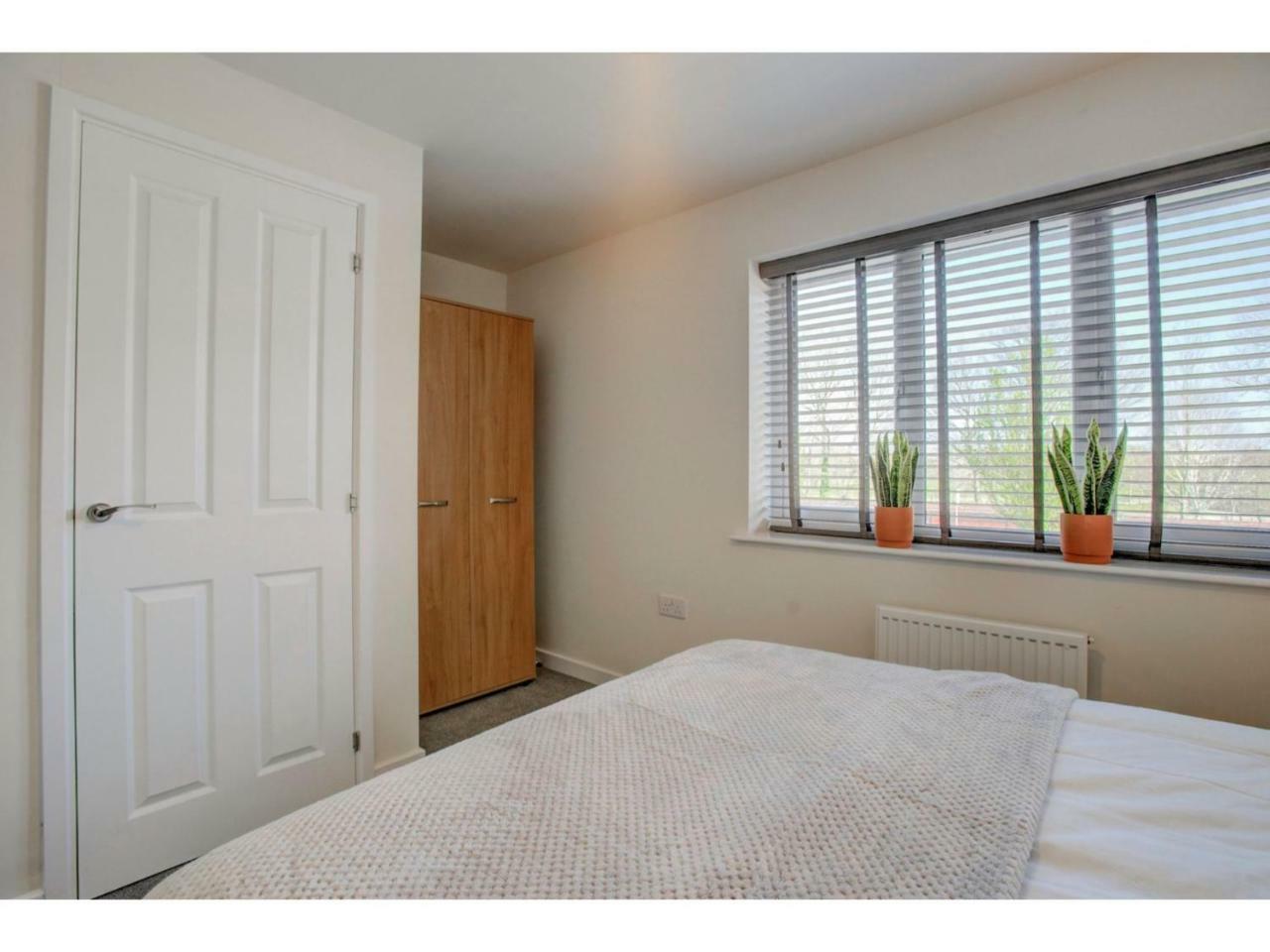 Newly Built, Splendid House For 5 In Manchester! Экстерьер фото